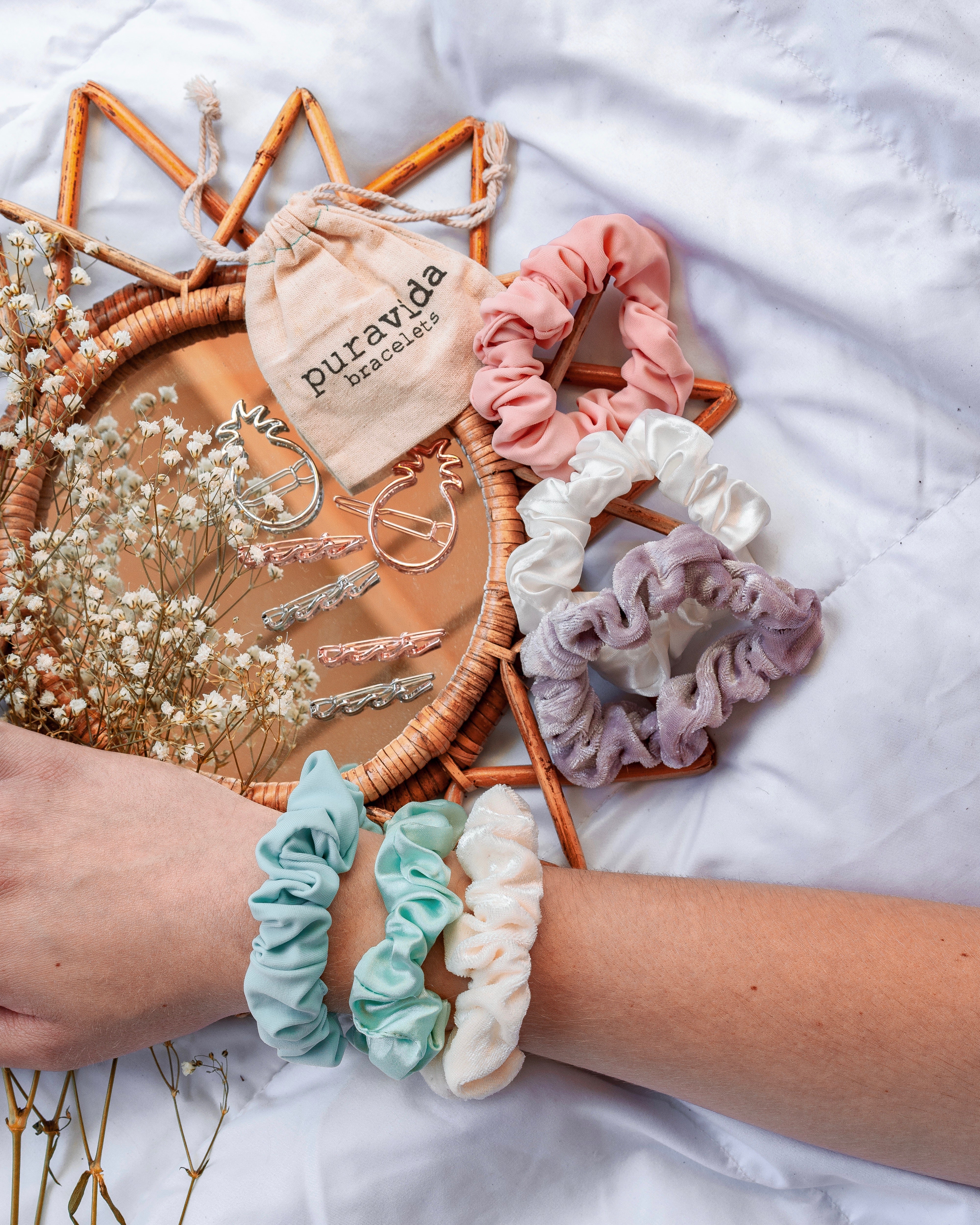 NEW/ Pura Vida Vibrant Hair Ties Set of 5 Vacation Vibes Stretch Bracelet Set of 8 main image 4